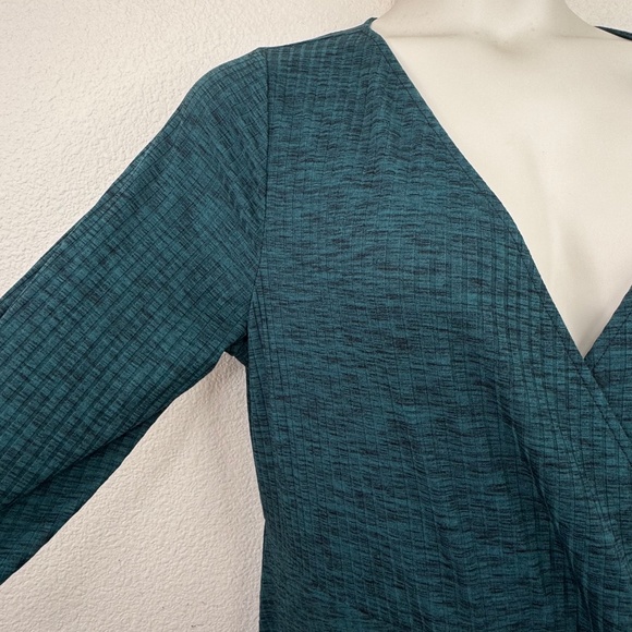 ✨ Torrid Womens Green Ribbed Knit Surplice Wrap Midi Casual Dress Sz. 1 1X 14 16 - Picture 7 of 14